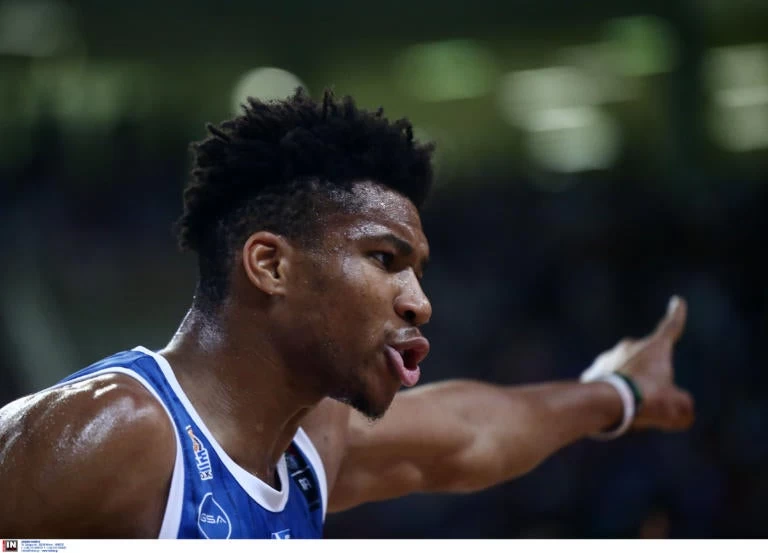 Τρομερός Αντετοκούνμπο! – «Κάρφωσε» και τον Μπογκντάνοβιτς (βίντεο)